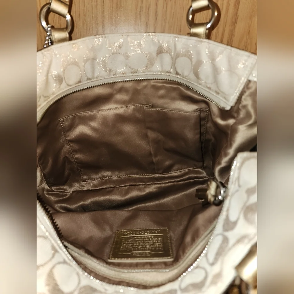 Guc beautiful gold jacquard signature coach shoulder bag see pics - Picture 7 of 10